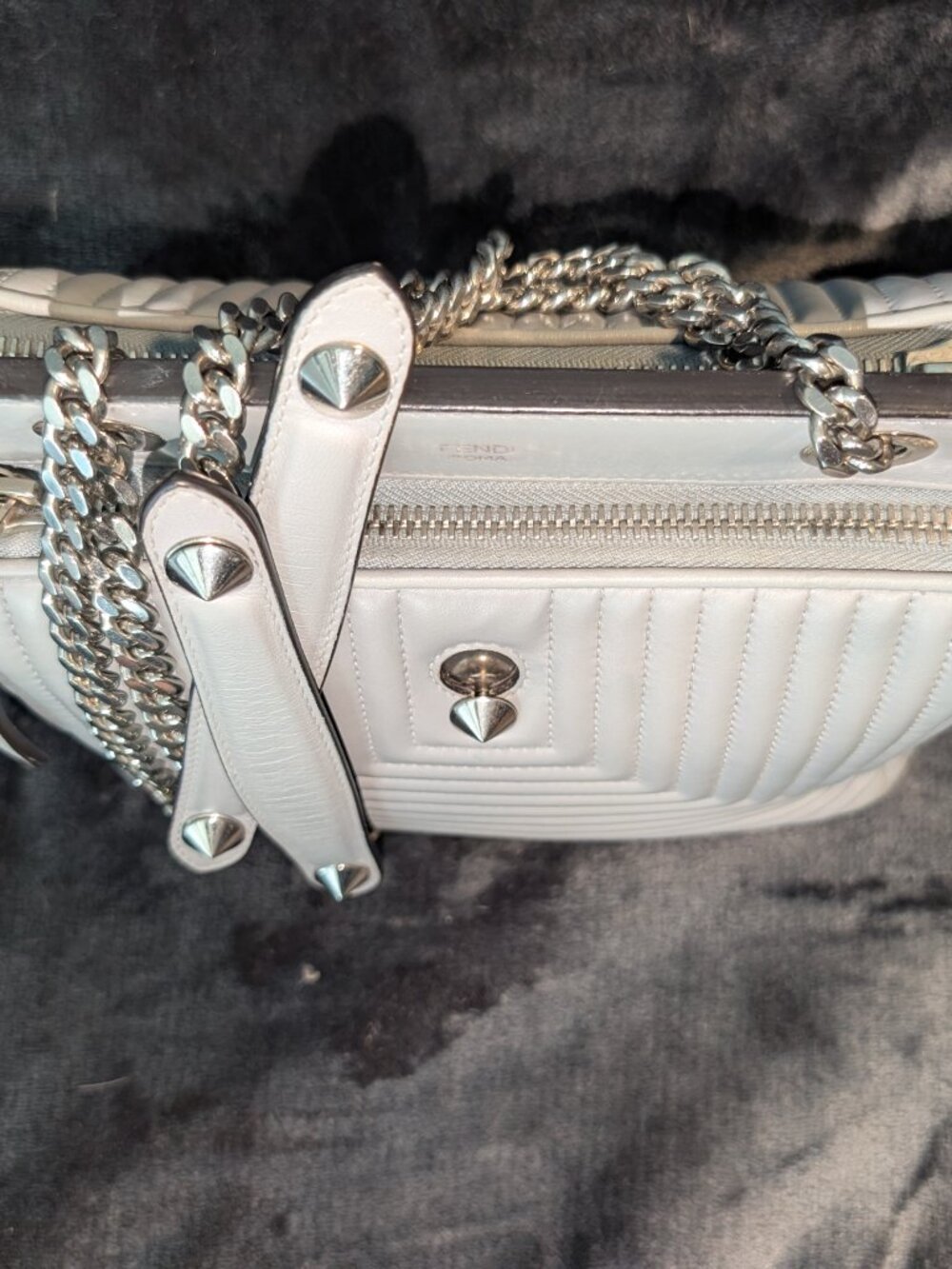 FENDI Dotcom Click Chain Shoulder Bag (Authentication Included) - Picture 3 of 16